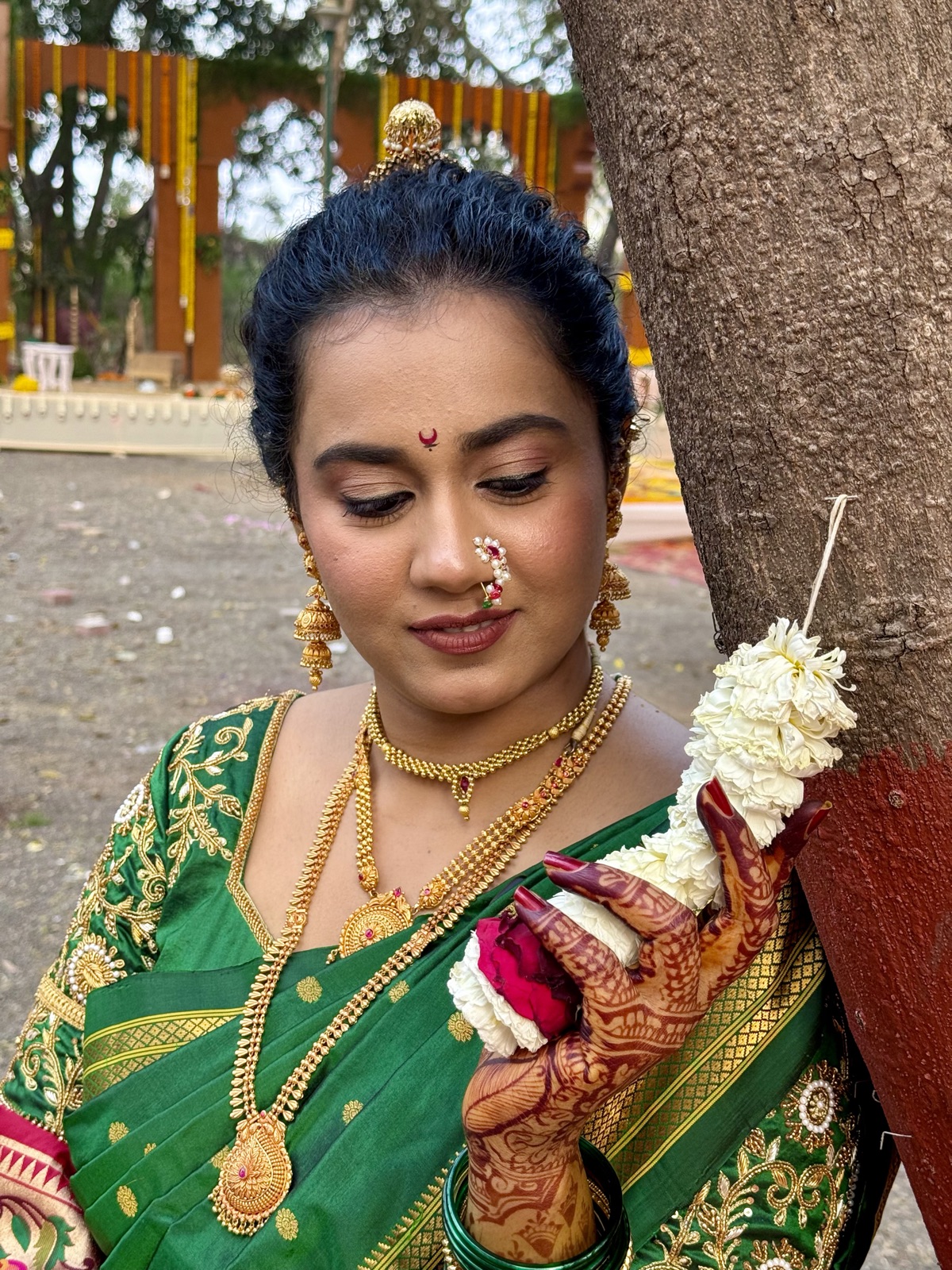 Bride in a green nauvari saree with a mogra flower gajra