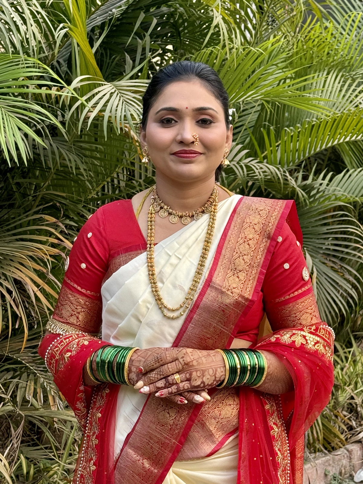 Traditional look in a red nauvari saree with classic gold jewellery