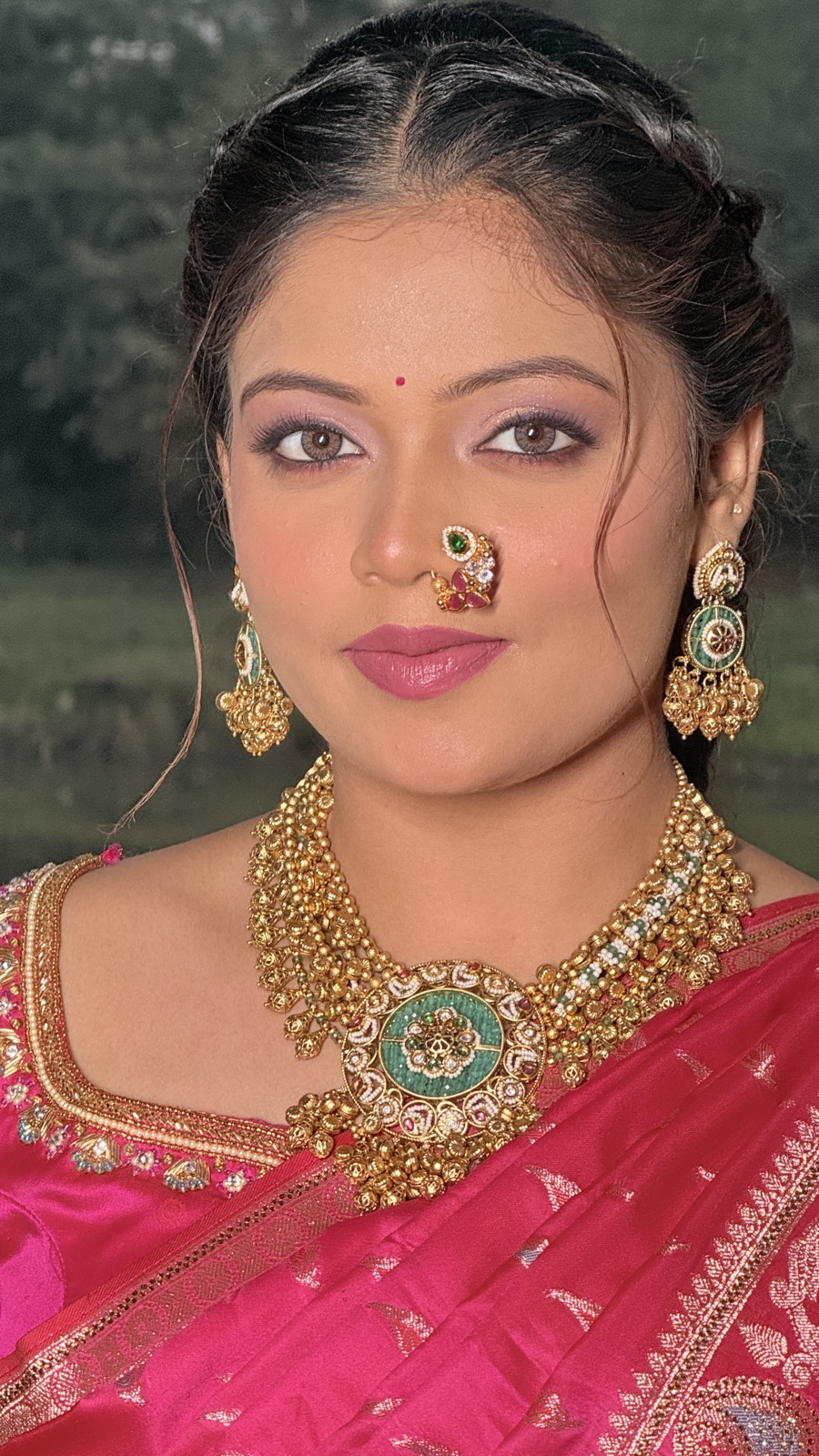Close-up of a traditional Maharashtrian look with a nath and gold jewellery